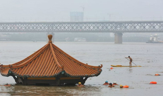 Mưa lũ ở Trung Quốc, 33 con sông đạt mực nước cao kỷ lục