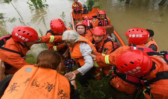 Lũ lụt đe dọa các ngôi làng, Trung Quốc sơ tán hàng ngàn người