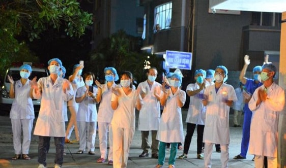 Bệnh viện thứ 2 ở Đà Nẵng dỡ phong tỏa trong niềm vui vỡ òa