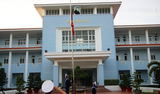 Xúc động dưới những lá cờ quốc tang thương tiếc nguyên Tổng Bí thư Lê Khả Phiêu