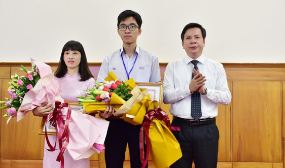 Thừa Thiên Huế khen thưởng học sinh đạt Huy chương Vàng Olympic Sinh học Quốc tế năm 2020