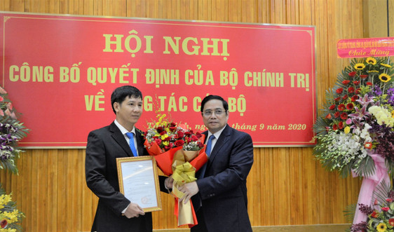 Trao quyết định chuẩn y ông Nguyễn Thành Tâm giữ chức Bí thư Tỉnh uỷ Tây Ninh