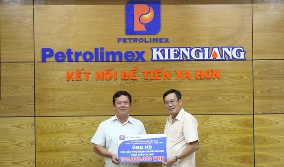 Petrolimex Sài Gòn hỗ trợ bệnh nhân nghèo tỉnh Kiên Giang 100 triệu đồng