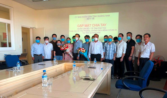 Đoàn y, bác sĩ tình nguyện Phú Thọ chia tay Quảng Nam sau hơn 1 tháng “chia lửa” chống dịch Covid-19
