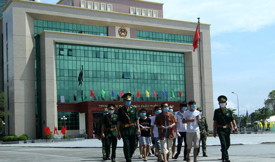 Trao trả 113 công dân Trung Quốc qua Cửa khẩu Quốc tế Lào Cai