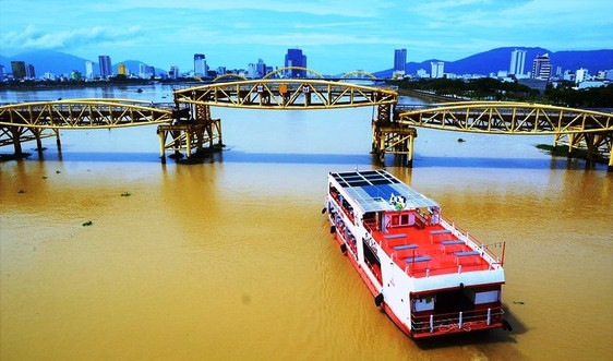Độc đáo cầu đi bộ qua sông Hàn nâng nhịp cho tàu thuyền qua lại