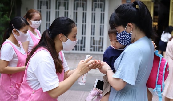 Sữa học đường giúp phụ huynh nhẹ gánh hơn với lợi ích kép