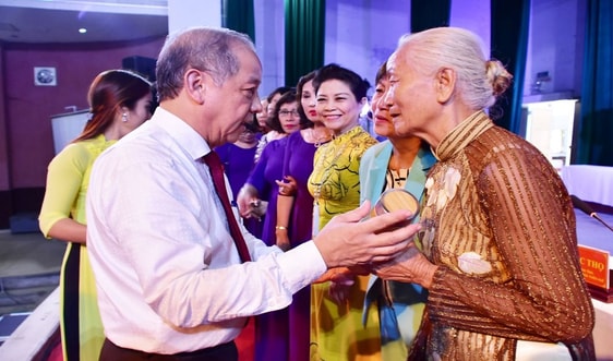 Thừa Thiên Huế: Đối thoại, lắng nghe nguyện vọng của tiểu thương ngôi chợ hơn 120 năm tuổi