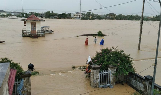Thời tiết 9/10: Trung Bộ mưa to, các tỉnh từ Quảng Bình đến Quảng Nam tiếp tục ngập lụt