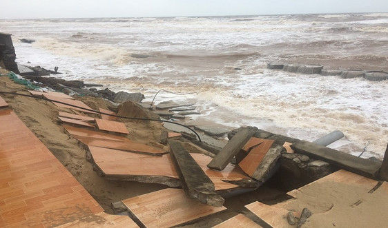 Quảng Bình: Kè biển Nhật Lệ 2 sạt lở nghiêm trọng sau mưa lũ