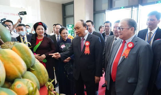 Thủ tướng Nguyễn Xuân Phúc dự Lễ kỷ niệm 90 năm thành lập Hội Nông dân Việt Nam