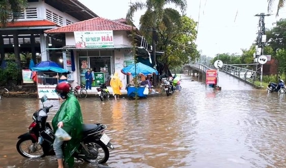 Quảng Ngãi: Nước lũ lên nhanh, cảnh báo sạt lở và ngập lụt nhiều nơi