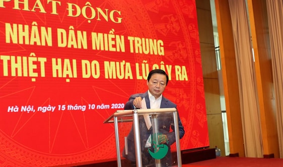 Bộ TN&MT quyên góp ủng hộ đồng bào miền Trung khắc phục thiệt hại do mưa lũ