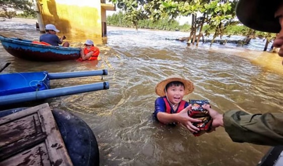 Gần 9.000 người phải rời bỏ nhà cửa khi bão Molave ​​đổ bộ Philippines