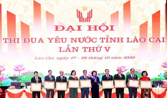 Phó Chủ tịch nước Đặng Thị Ngọc Thịnh dự Đại hội thi đua yêu nước tại Lào Cai