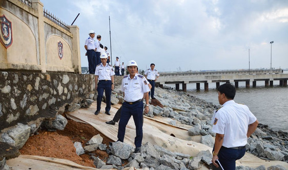 Kiểm tra đánh giá thiệt hại, khắc phục hậu quả sau bão số 9 tại Bộ Tư lệnh Vùng Cảnh sát biển 2