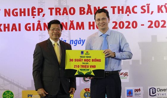 Phân bón Cà Mau trao học bổng 210 triệu đồng cho sinh viên Trường Đại học Dầu khí Việt Nam