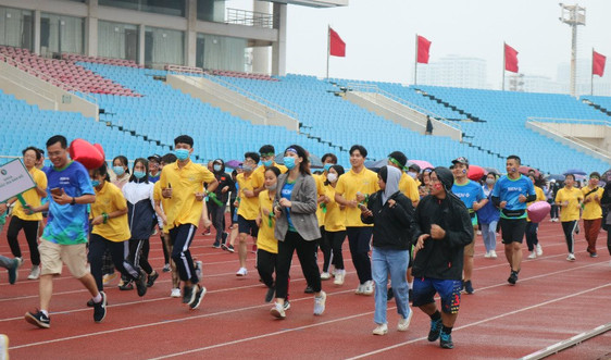 Hơn 1.300 sinh viên Đại học TN&MT Hà Nội tham gia giải chạy “Tết ấm cho người nghèo – Vì miền Trung thương yêu”