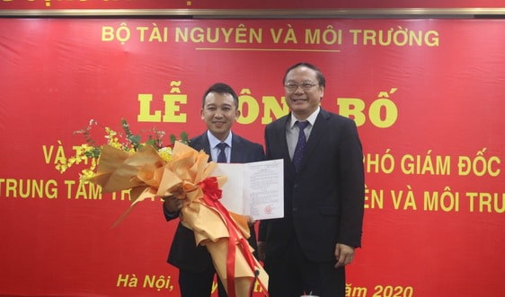 Trao Quyết định bổ nhiệm Phó Giám đốc Trung tâm Truyền thông Tài nguyên và Môi trường