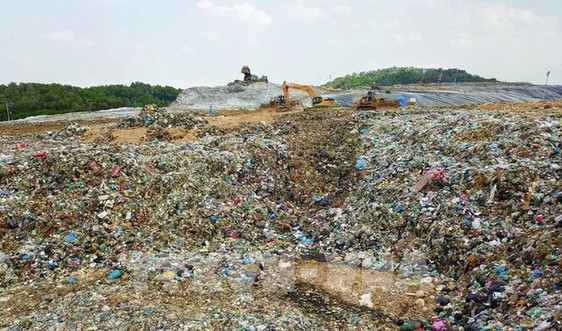 Hà Nội triển khai loạt giải pháp giảm mùi hôi ở bãi rác Nam Sơn