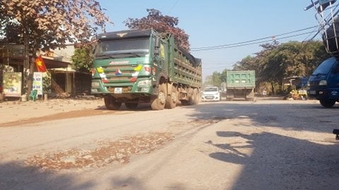 Bắc Giang: Xe quá khổ, quá tải tung hoành Quốc lộ 31