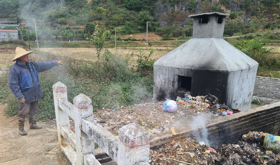 Cao Bằng: Lò đốt rác gần dòng suối gây ô nhiễm môi trường
