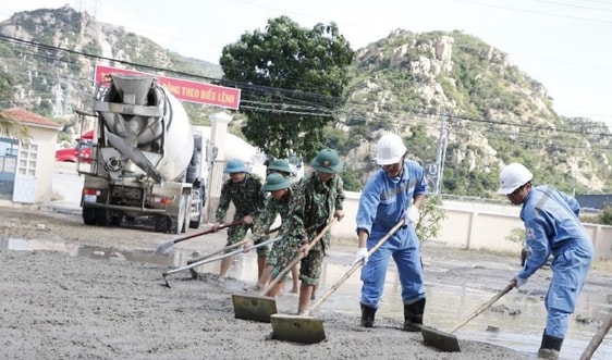 Nhiệt điện Vĩnh Tân 2: Hoàn thành công trình thanh niên làm sân nền dùng bê tông kết hợp tro xỉ