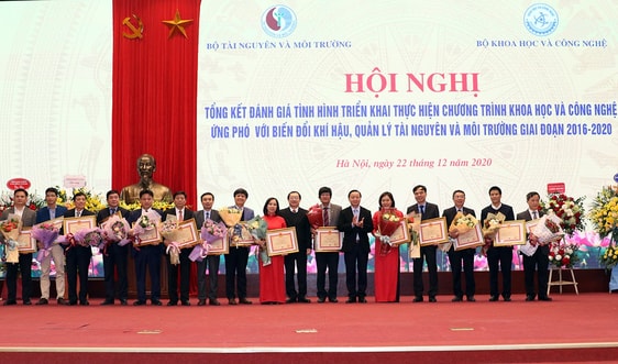 Vinh danh các tập thể, cá nhân xuất sắc trong Chương trình KH&CN ứng phó BĐKH, quản lý TN&MT
