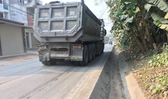 Yên Bái: Người dân bức xúc xe quá tải cày nát đường, gây ô nhiễm môi trường
