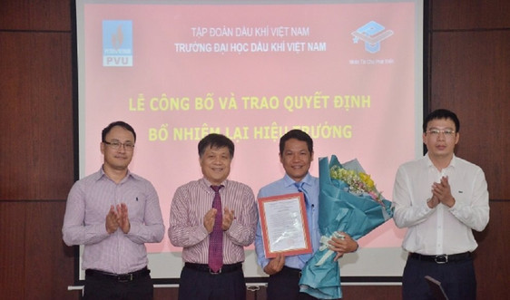 Công bố và trao quyết định bổ nhiệm lại Hiệu trưởng trường Đại học Dầu khí Việt Nam