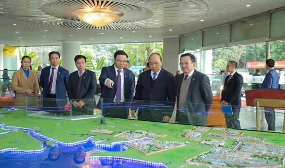Thủ tướng Nguyễn Xuân Phúc: Petrovietnam trong khó khăn càng vững vàng, trước thử thách càng bản lĩnh