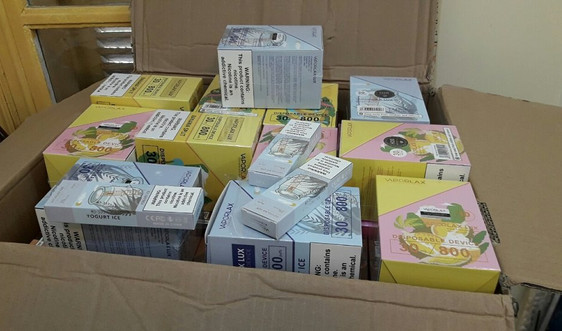 Tạm giữ 1.400 hộp thuốc lá điện tử tại Hải Phòng