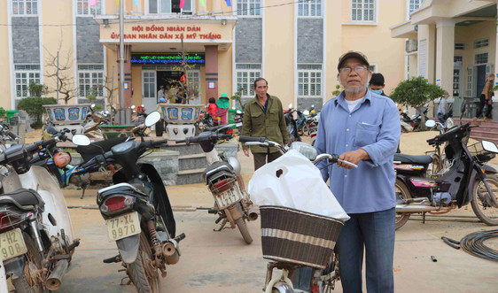 Bình Định: Quà tết “Xuân yêu thương” về với các gia đình chính sách xã Mỹ Thắng 