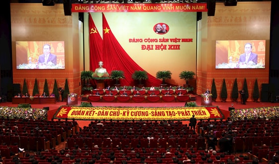 Đại biểu dự Đại hội XIII của Đảng thảo luận nội dung các dự thảo Văn kiện