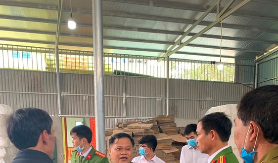 Thanh Hóa: Phát hiện cơ sở sản xuất nước giặt, nước tẩy rửa giả mạo Dnee, Javel