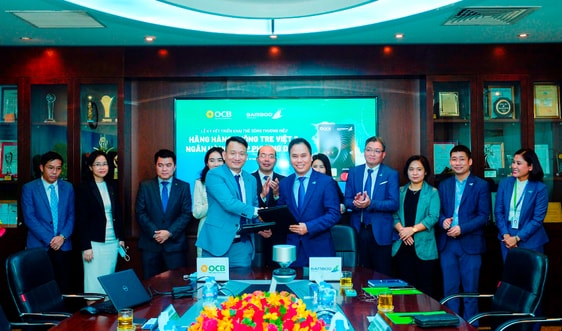 Bamboo Airways và OCB ký kết triển khai thẻ đồng thương hiệu  OCB – BAV