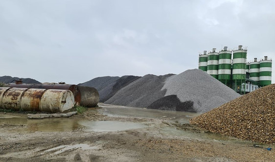 Tiên Du -Bắc Ninh: Trạm trộn bê tông của Công ty An Phúc hoạt động trái quy định, có biểu hiện xả thải gây ô nhiễm