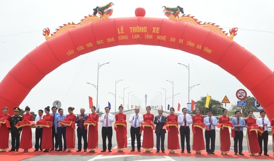 Thủ tướng cắt băng thông xe cầu Cửa Hội nối Nghệ An – Hà Tĩnh