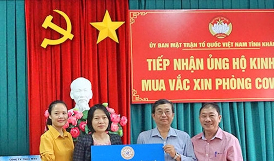 Khánh Hòa tiếp nhận 520 triệu đồng ủng hộ mua vắc xin phòng Covid-19