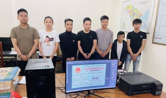Thanh Hóa: Bắt nhóm đối tượng làm giả chứng minh thư lừa đảo chiếm đoạt tài sản