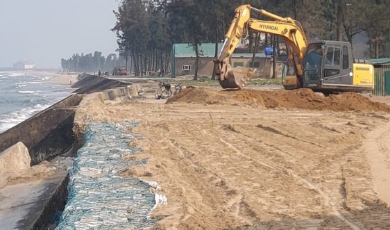 Nghệ An: Khẩn trương khắc phục tạm thời sạt lở kè biển Cửa Lò