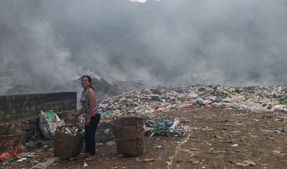 Nghệ An: Bãi rác cháy cả tuần, người dân “kêu trời” vì ô nhiễm