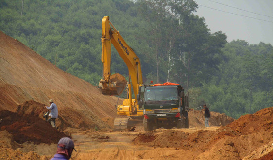 Bình Định: Vụ đoàn xe chở đất trên tuyến đường sắt qua huyện Phù Mỹ đã có kết quả kiểm tra 