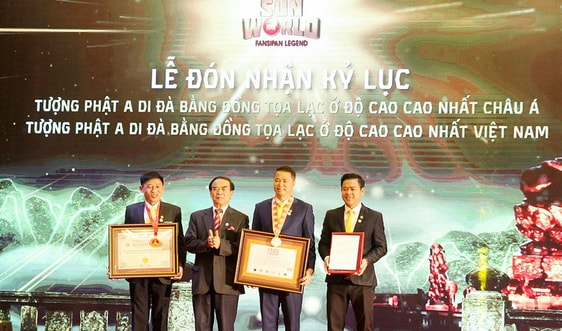 Sa Pa – Lào Cai: Đón nhận kỷ lục Guinness “Tượng Phật A Di Đà bằng đồng tọa lạc ở độ cao cao nhất châu Á”