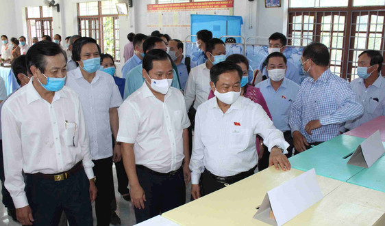 Phó Chủ tịch Quốc hội Đỗ Bá Tỵ kiểm tra, giám sát công tác chuẩn bị bầu cử tại Bình Định 
