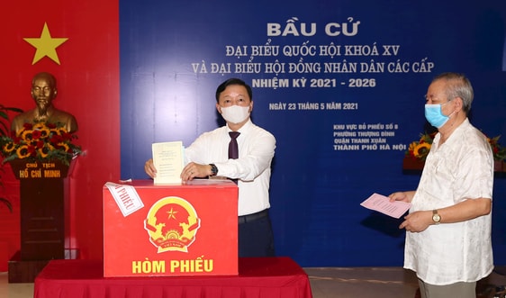 Bộ trưởng Trần Hồng Hà bỏ phiếu bầu Đại biểu Quốc hội khóa XV và HĐND các cấp nhiệm kỳ 2021-2026 tại nơi cư trú