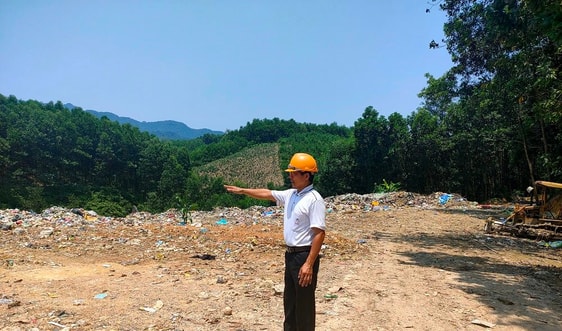 Người đàn ông trăn trở với nghề xử lý rác thải