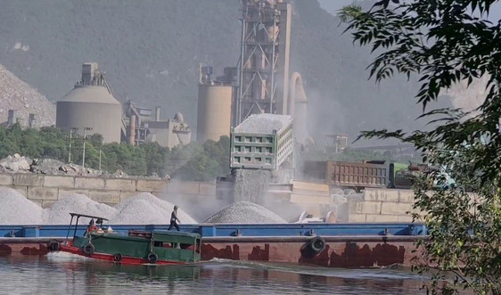 Thanh tra Bộ TN&MT vào cuộc vụ người  dân “tố” cụm cầu cảng của Công ty Sơn Hữu tại Hà Nam gây ô nhiễm