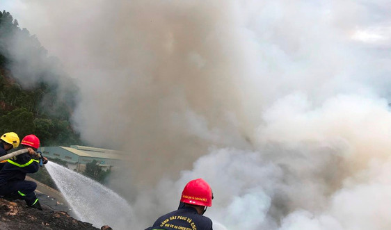 Khẩn trương khống chế đám cháy tại bãi rác lớn nhất Đà Nẵng