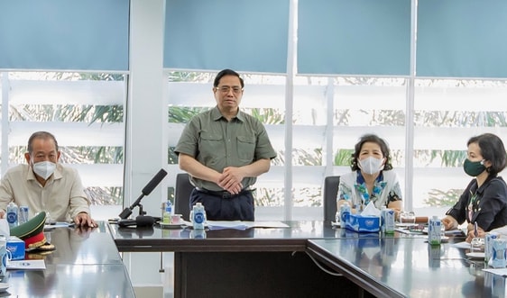 Thủ tướng đánh giá Vinamilk là doanh nghiệp điển hình “vừa sản xuất, vừa chiến đấu” trong dịch Covid-19